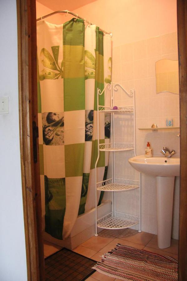 Chambre D'Hote "Chez Antoinette Et Charles" Santo-Pietro-di-Venaco Стая снимка