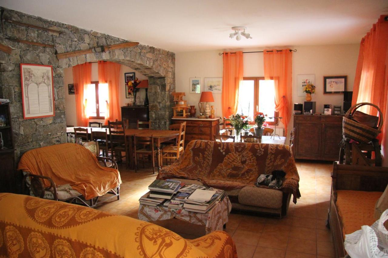 Chambre D'Hote "Chez Antoinette Et Charles" Santo-Pietro-di-Venaco Екстериор снимка